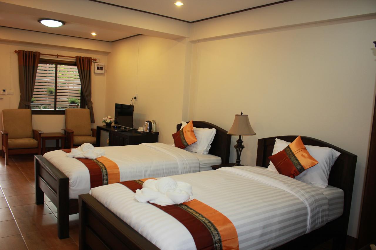 NanBaanKhun Hotel Bagian luar foto
