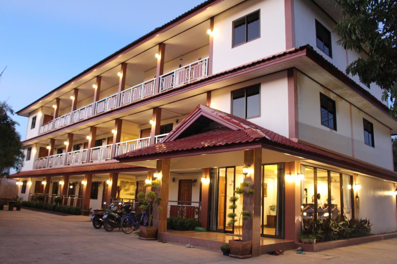 NanBaanKhun Hotel Bagian luar foto
