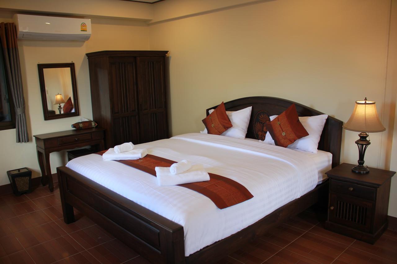 NanBaanKhun Hotel Bagian luar foto