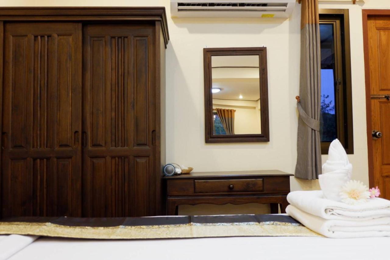 NanBaanKhun Hotel Bagian luar foto