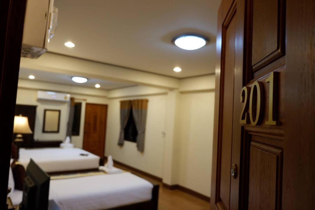 NanBaanKhun Hotel Bagian luar foto