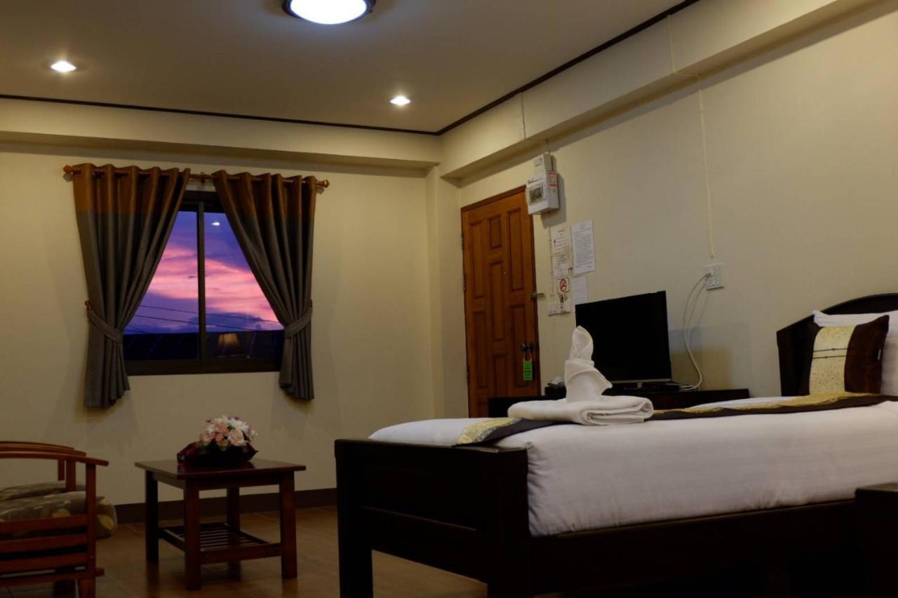 NanBaanKhun Hotel Bagian luar foto