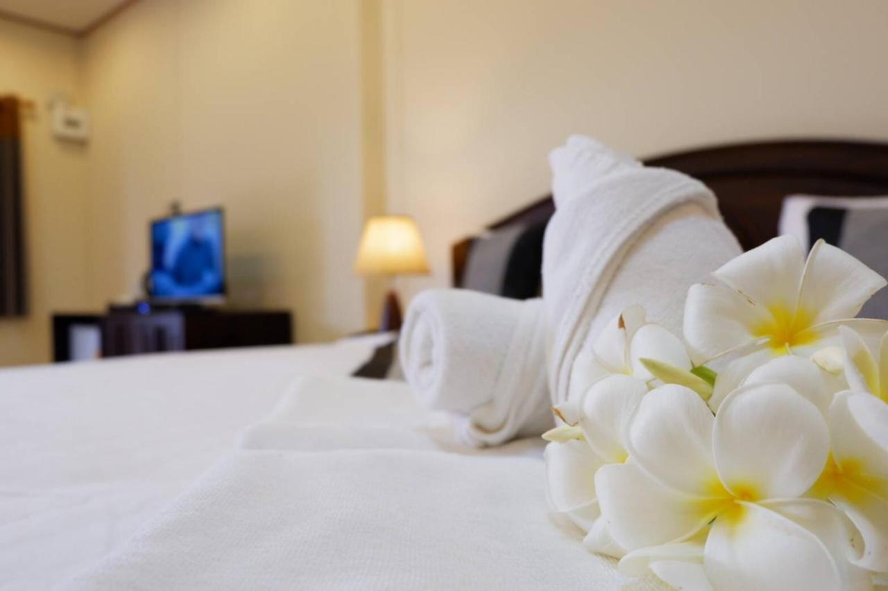 NanBaanKhun Hotel Bagian luar foto